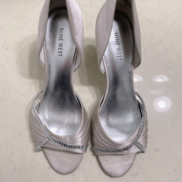 NINE WEST, Satin Champagne Heel, Size 8 - Picture 8 of 8